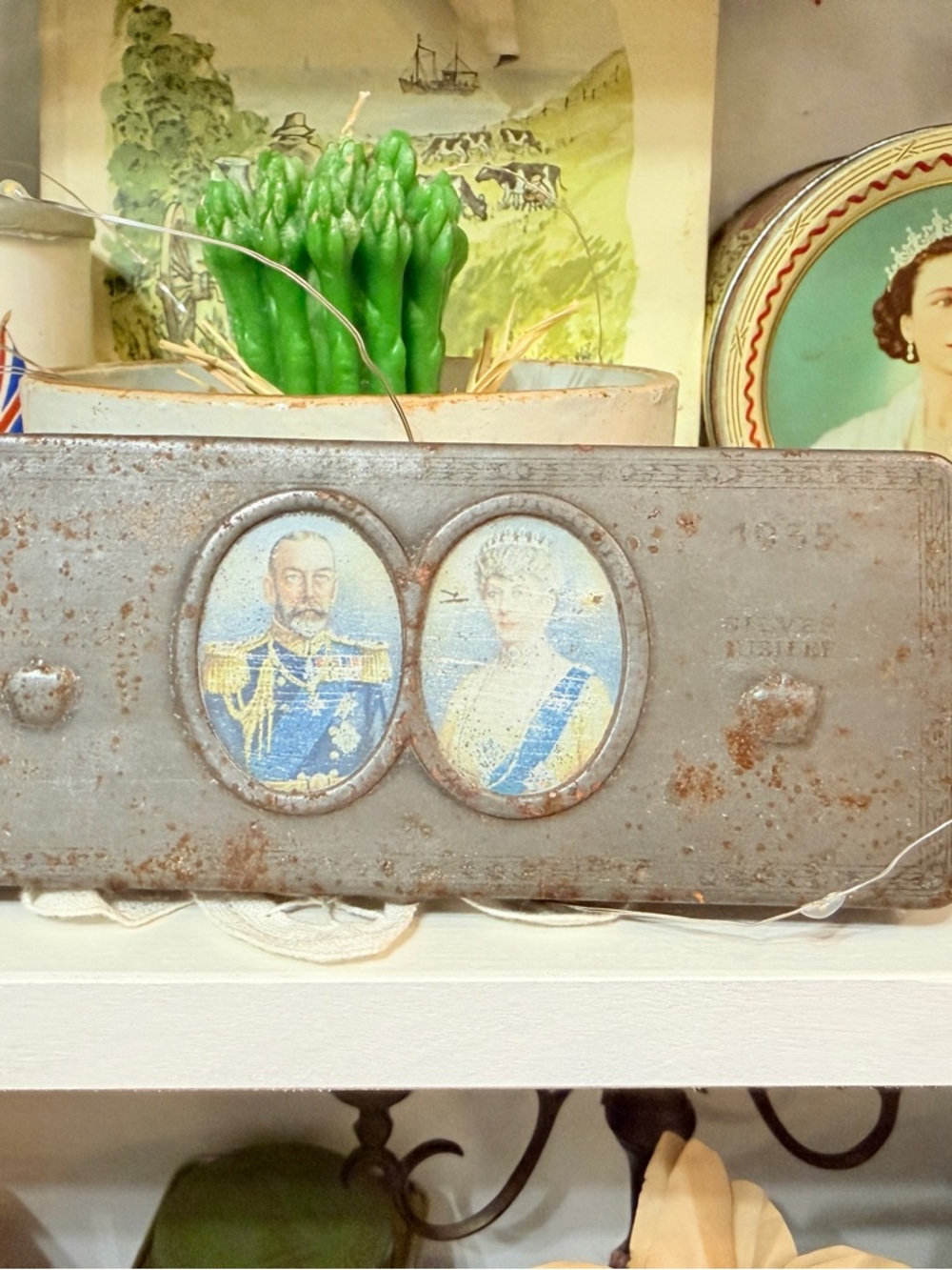 1935 The King & Queen Silver Jubilee Rowntree & Co LTD Tin - Picture 3 of 17